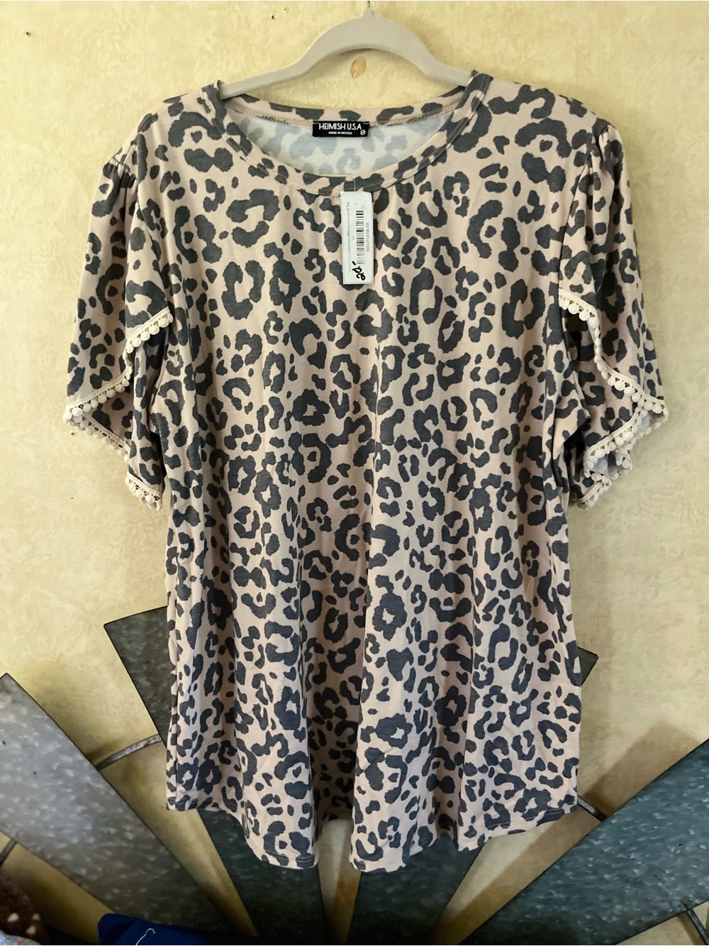 HEIMISH USA Beige and Black Leopard Short Sleeve Top